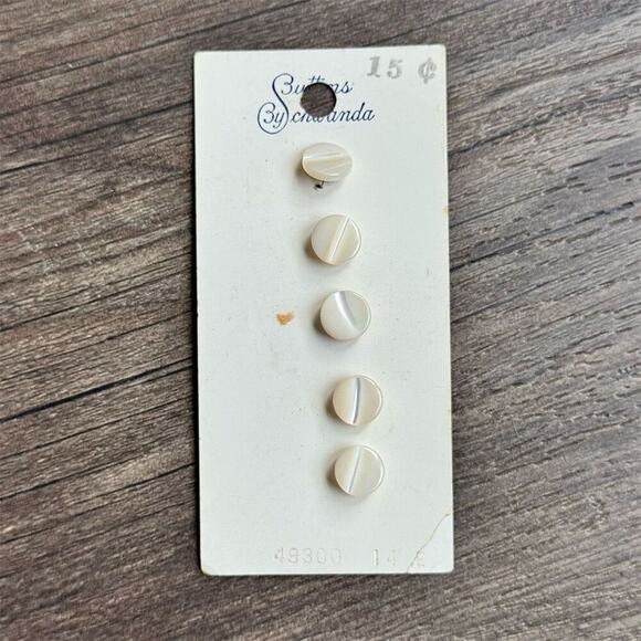 NEW Vintage 1950s White Buttons by Schwanda on Card Shank Round Small - Picture 1 of 4